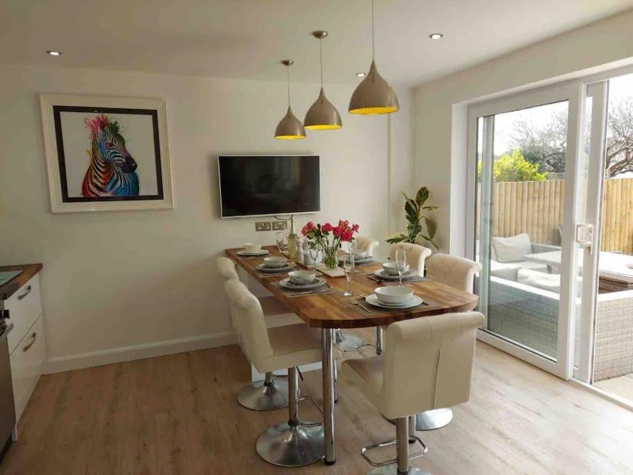 Modern 4 Bedroom House In Weymouth Sunny Corner Екстер'єр фото